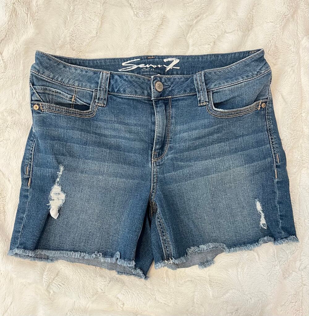 Seven7 Jean Shorts Women’s Sz 14 Denim Frayed Large Distressed Summer